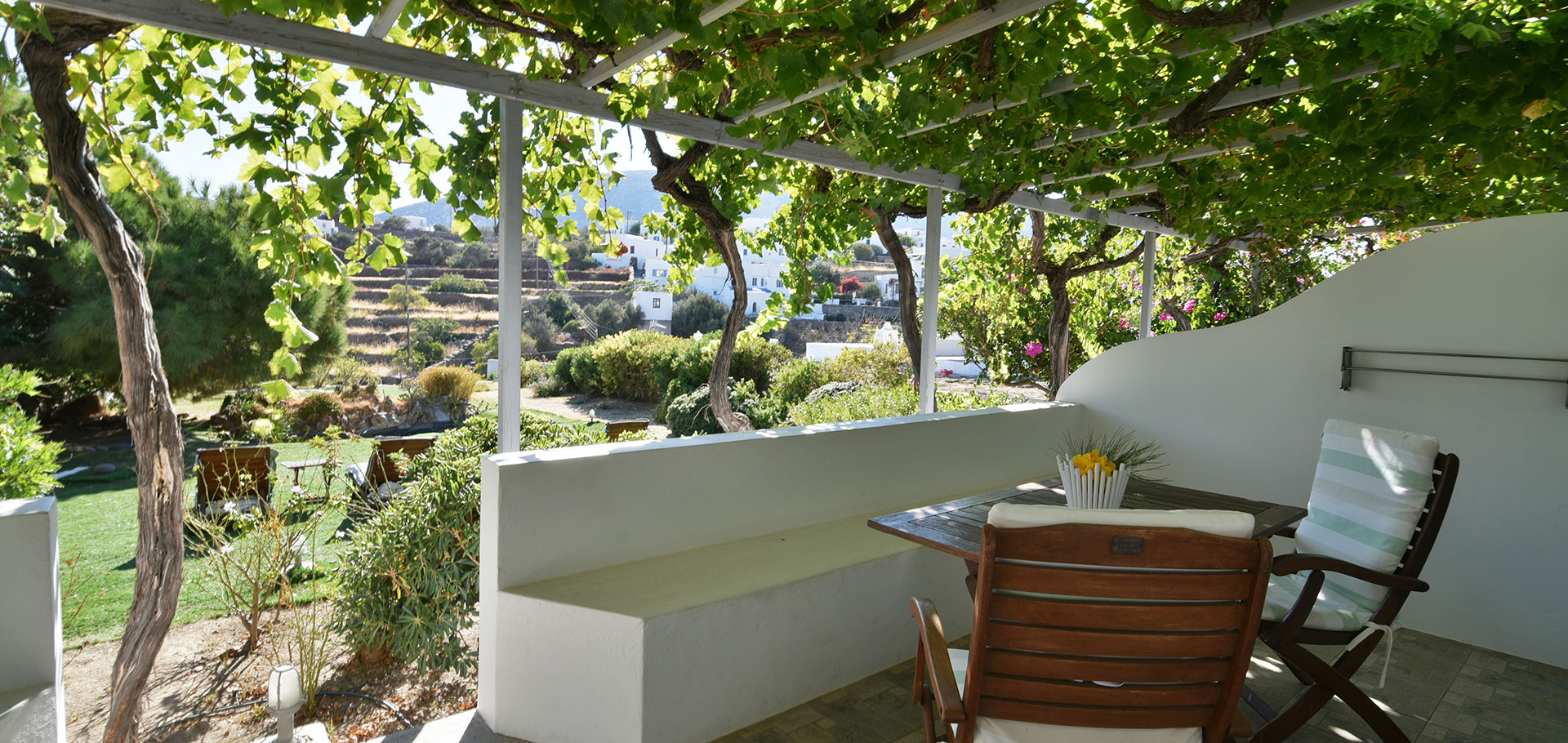 Θέα στο τοπίο της Σίφνου